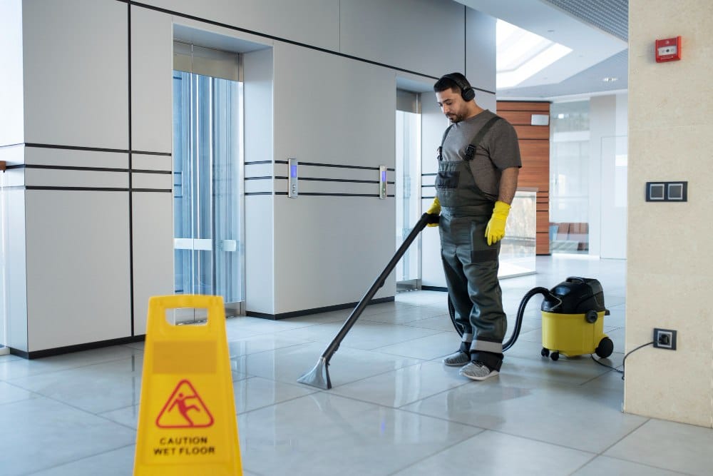 Contratar servicio interno o servicio outsourcing de limpieza